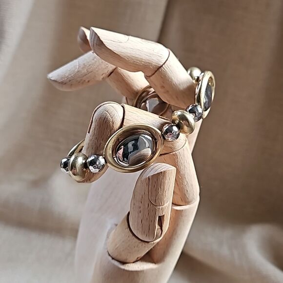 Funky 90s Two Tone Mixed Metal Stretch Bracelet - Silver & Soft Gold - Picture 4 of 9